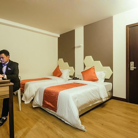 Memoire Hornbill Hotel Кучинг Екстериор снимка