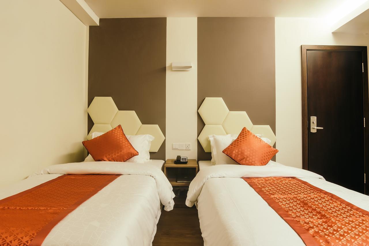 Memoire Hornbill Hotel Кучинг Екстериор снимка