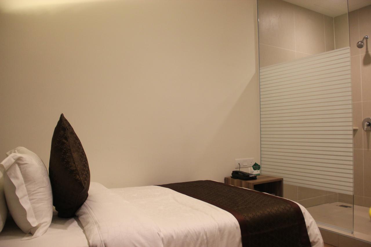 Memoire Hornbill Hotel Кучинг Екстериор снимка