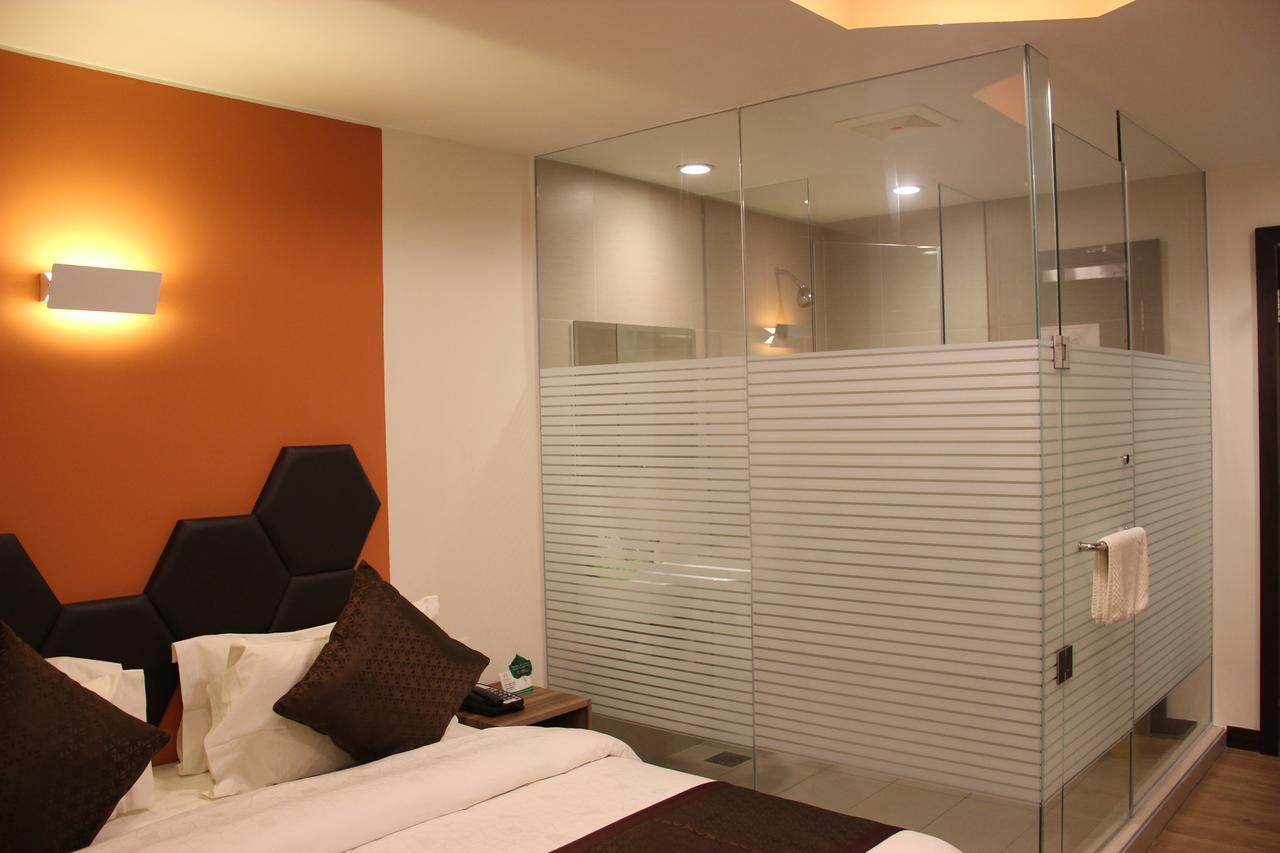 Memoire Hornbill Hotel Кучинг Екстериор снимка