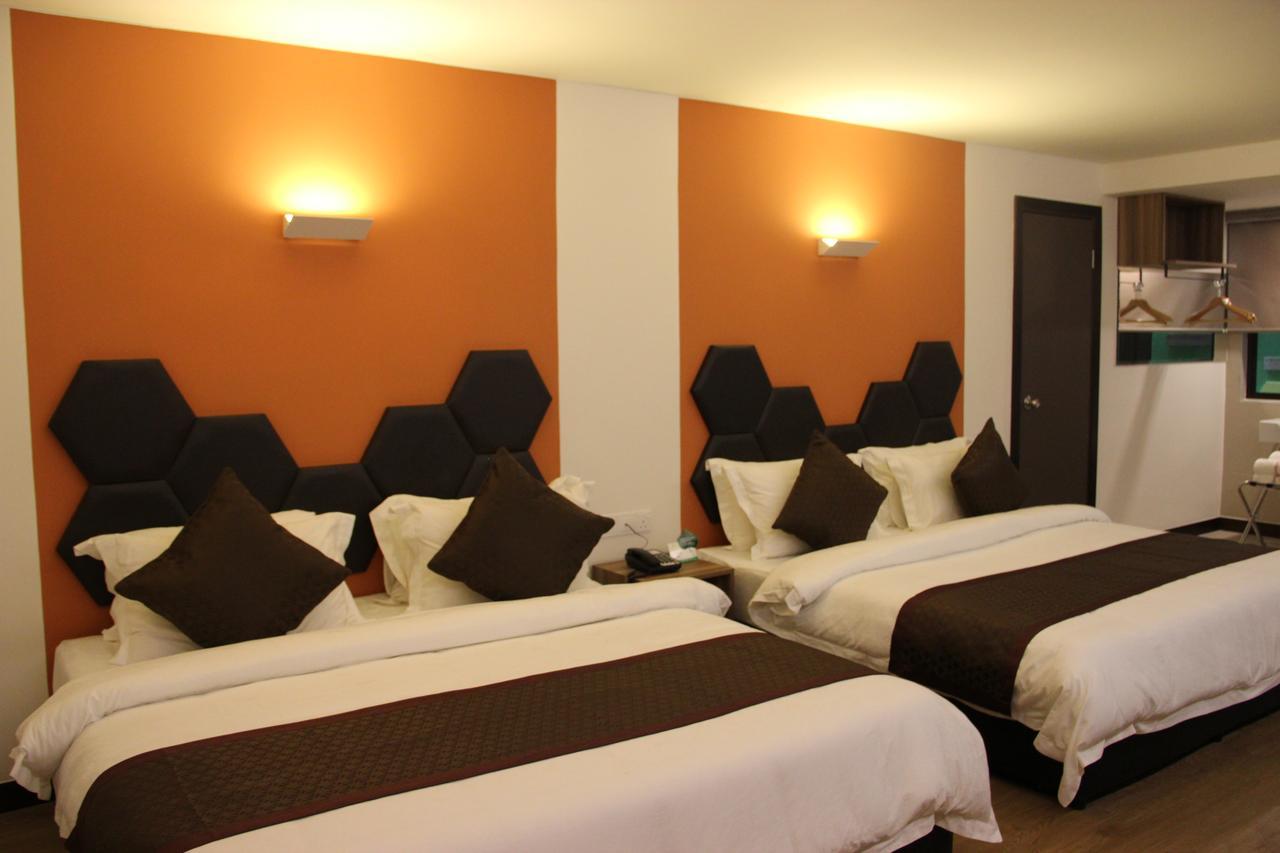 Memoire Hornbill Hotel Кучинг Екстериор снимка
