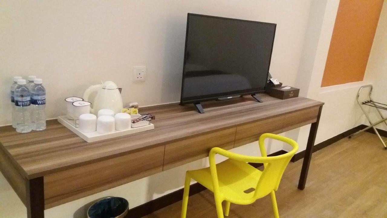 Memoire Hornbill Hotel Кучинг Екстериор снимка
