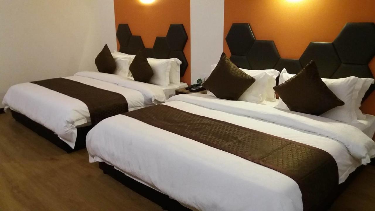 Memoire Hornbill Hotel Кучинг Екстериор снимка