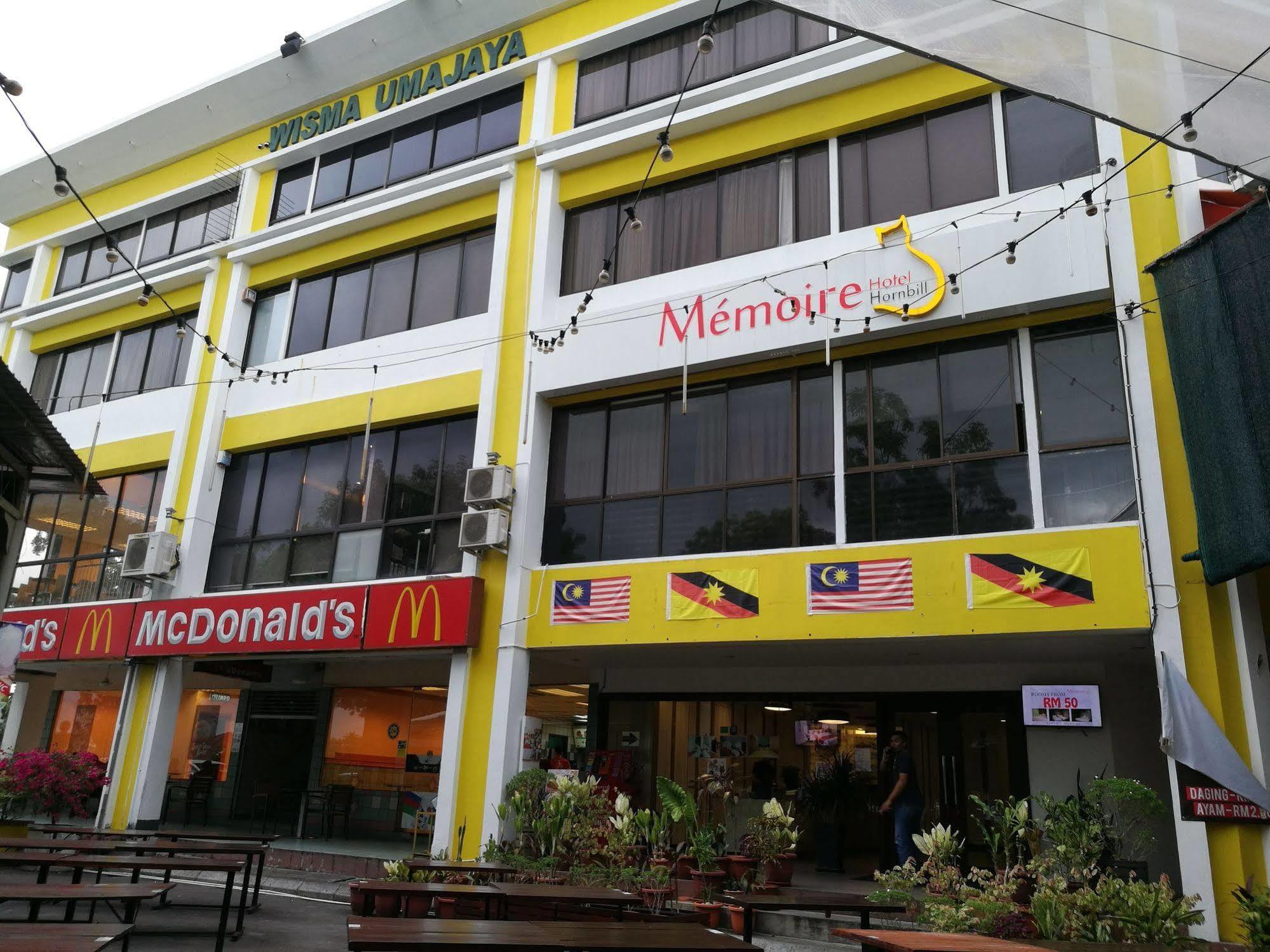 Memoire Hornbill Hotel Кучинг Екстериор снимка