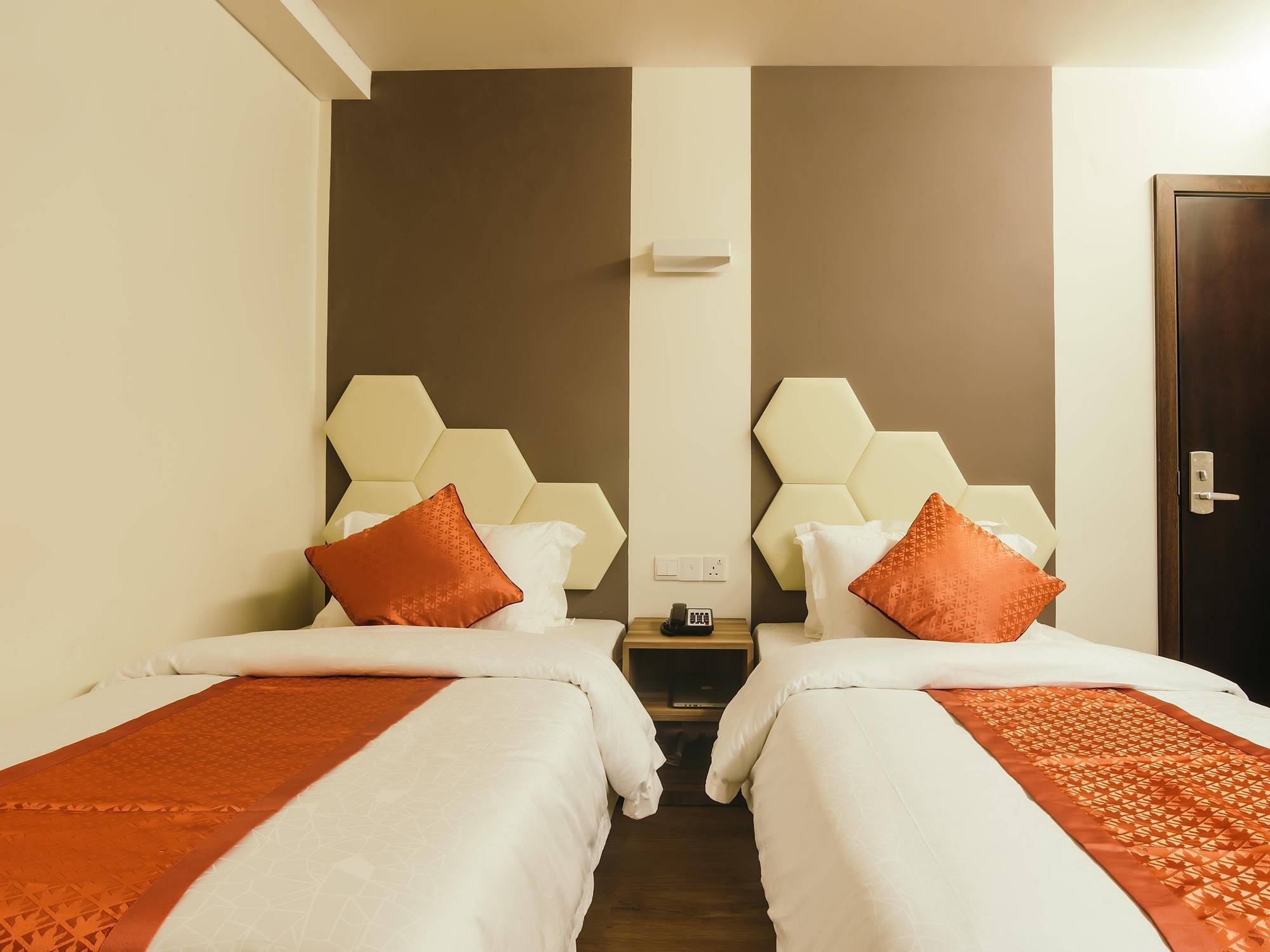 Memoire Hornbill Hotel Кучинг Екстериор снимка