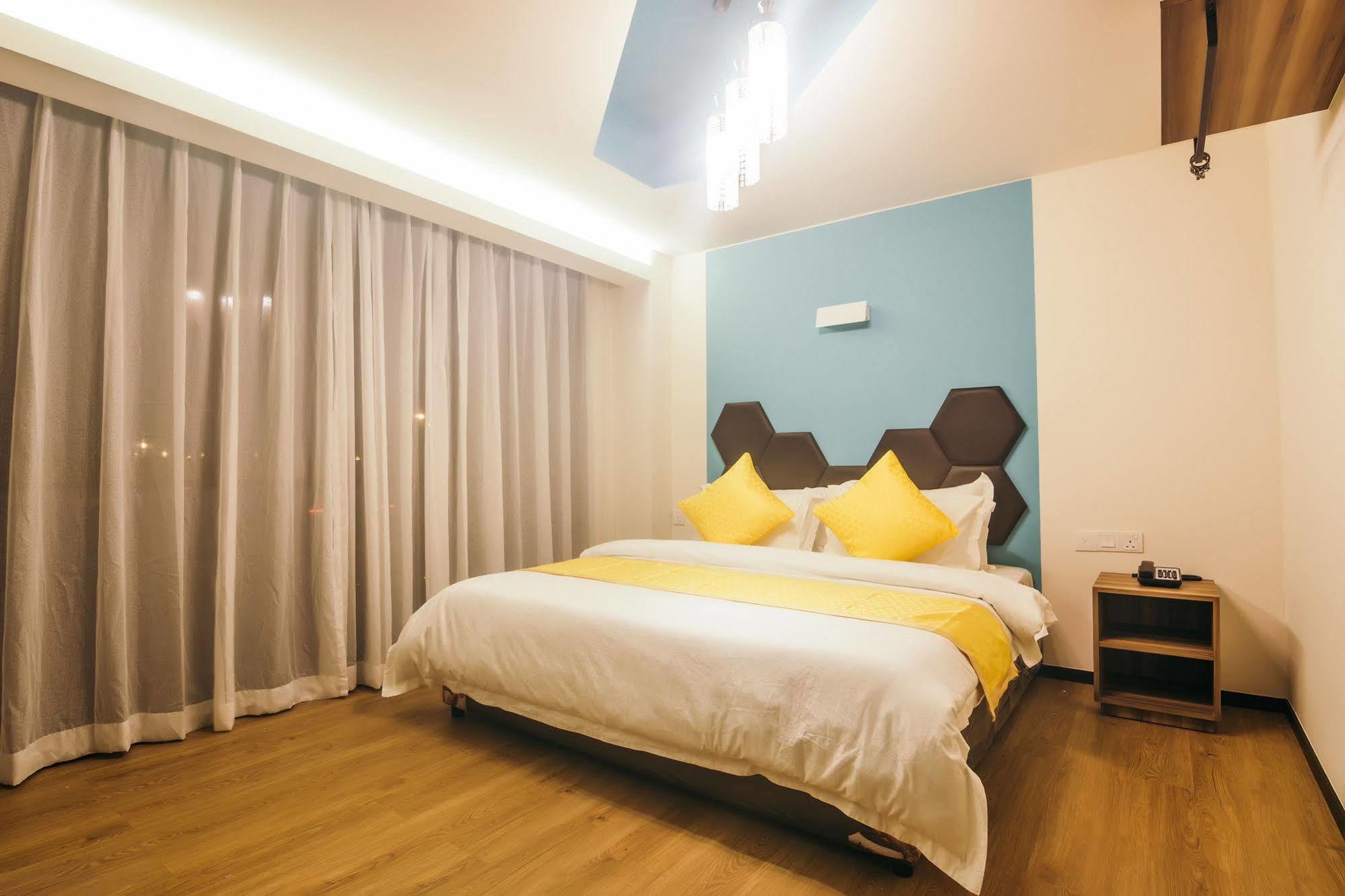 Memoire Hornbill Hotel Кучинг Екстериор снимка